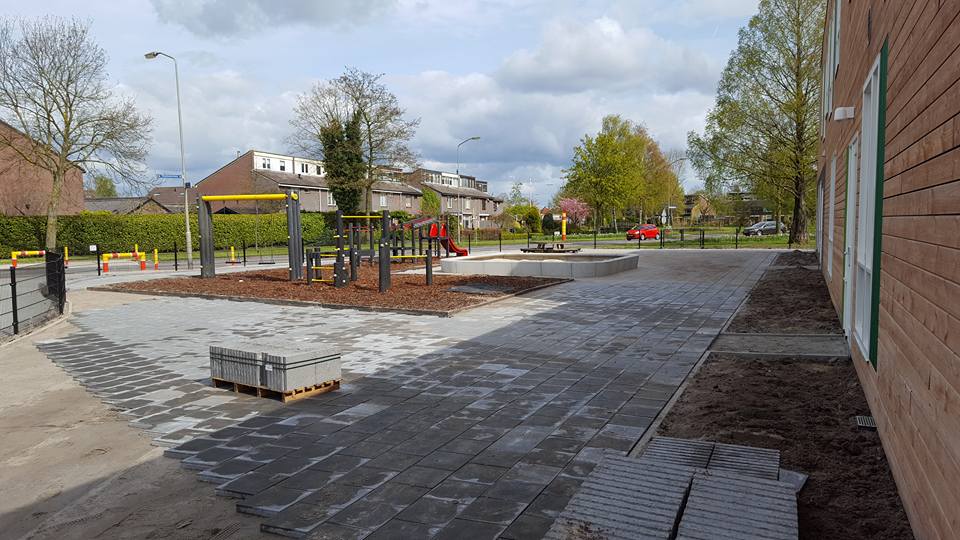 Project uitbreiding schoolplein, speelplaats en aanplanten borders Elburg